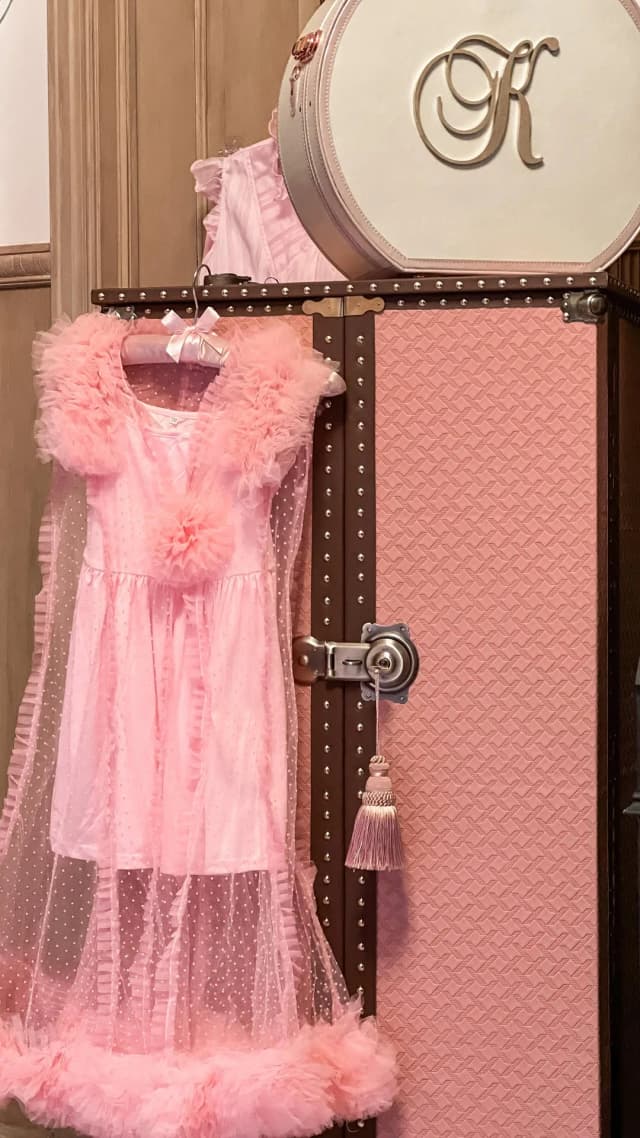 Shiz Dorm Bedroom Makeover is DONE👏 This was the most fun project I’ve done and also might have been the most exhausting… I’m obsessed and will post pics and more in depth videos soon, once feeling comes back to my hand
#wicked #wickedmovie #bedroommakeover